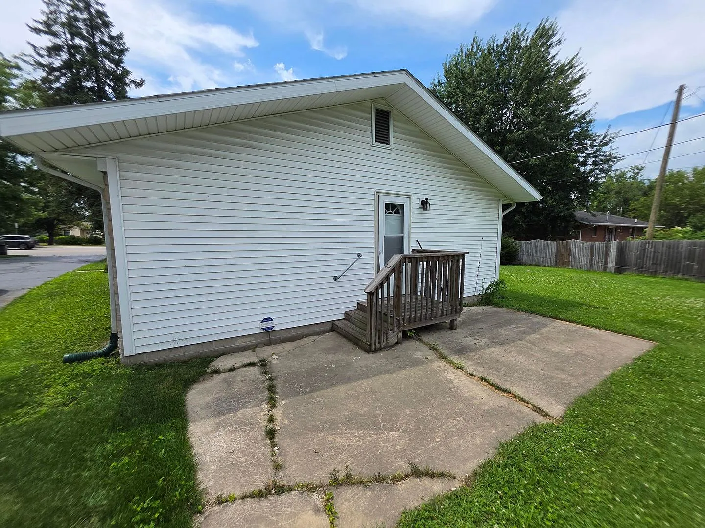 3BR/2BA/2CarGarage Only A Few Minutes From Everything! Ask About Our Move-In Special! — Photo 4