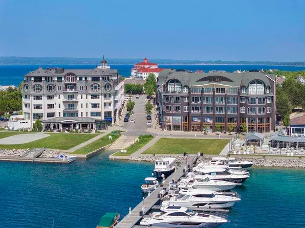 4200 Main St #183-unit 11, Petoskey, MI 49770