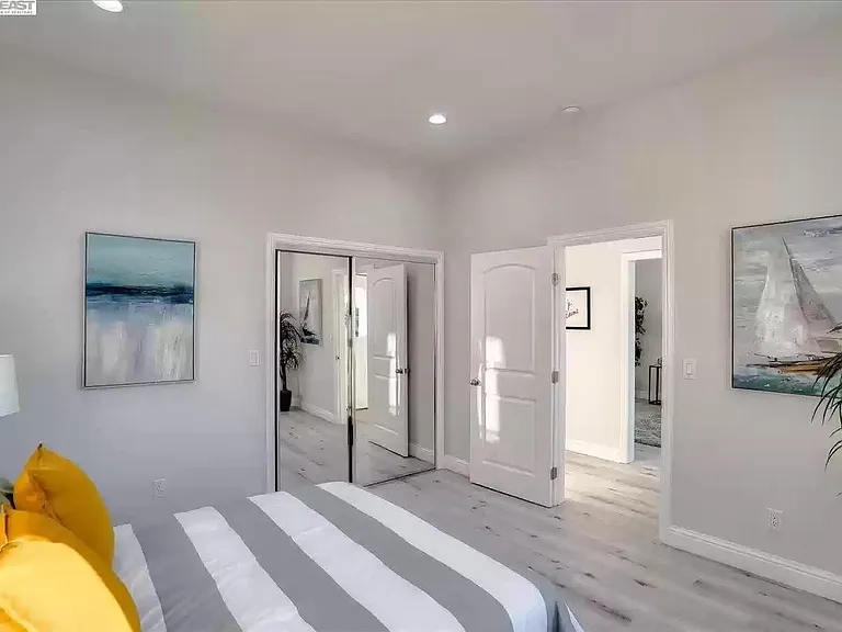 233 Sycamore St — Photo 11