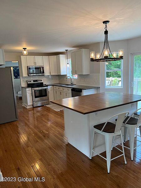 5th image of 8 Sprucewood Court