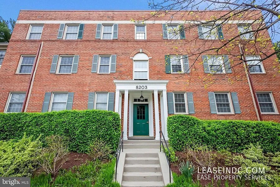 2 bed, 843 sqft, $2,200 — Photo 2