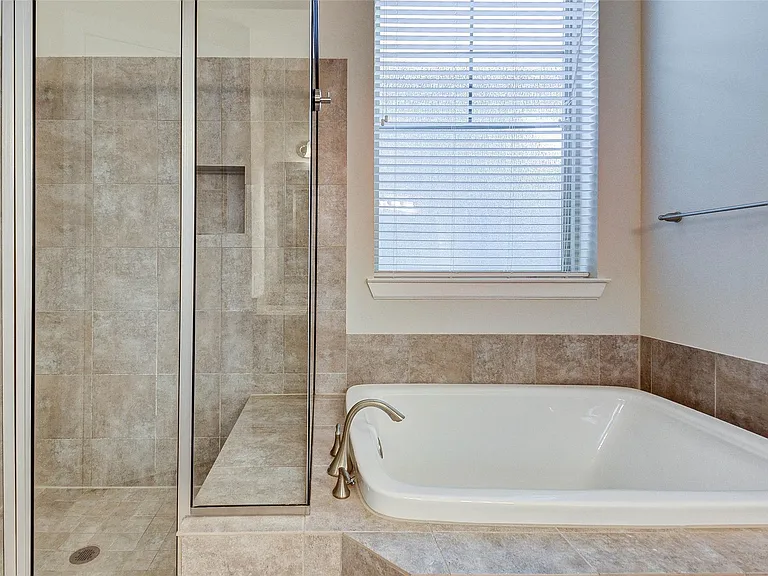 720 N Shepherd Dr — Photo 24