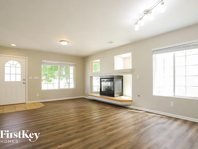 5047 Orleans Ct — Photo 4