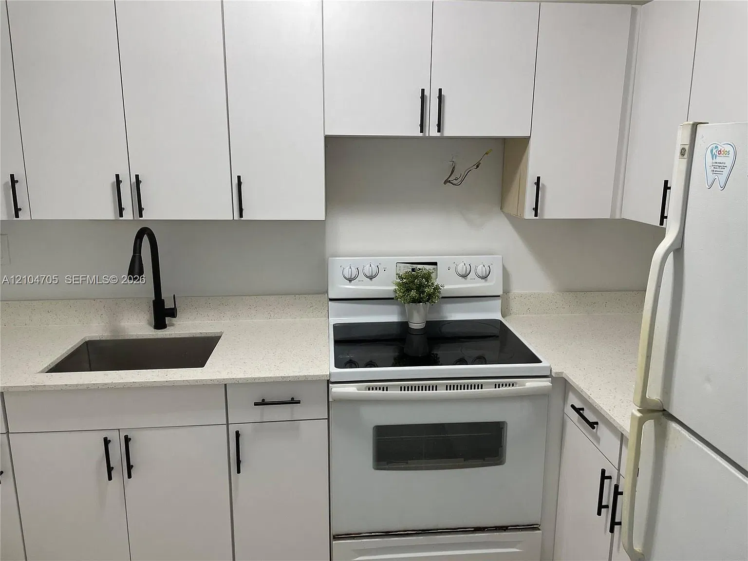 Guernica Condo — Photo 1