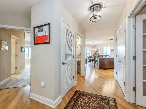 1199 E Port Clinton Rd Unit 403, Vernon Hills, IL 60061
