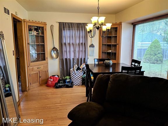 5th image of 1104 E Glendale Ave