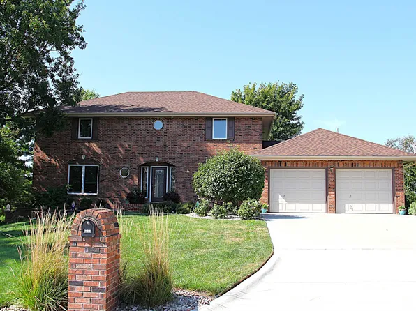 3821 Kates Ct, Manhattan, KS 66503