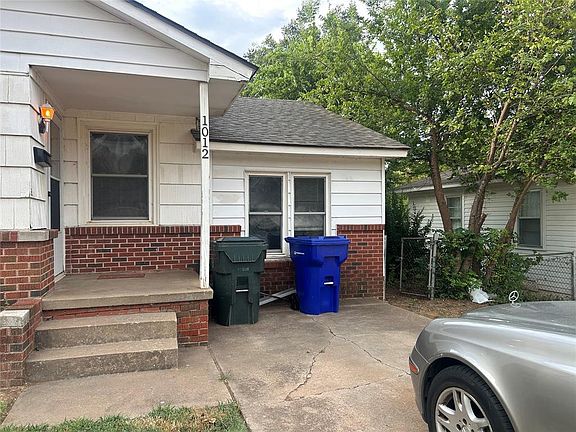 5th image of 1012 N Locust Ln