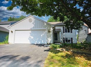 2434 Red Bud Ct, Aurora, IL 60502