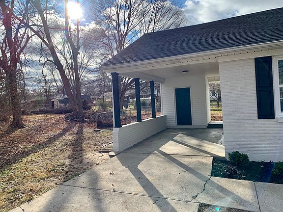 3rd image of 202 Hallbrook Dr