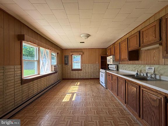 4th image of 1314 Cherry Garden Rd