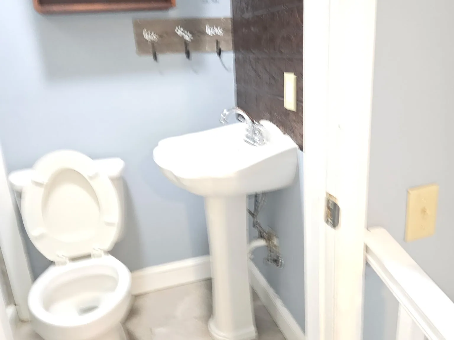 5 bed, 2.5 bath, 1856 sqft, $2,303 — Photo 3