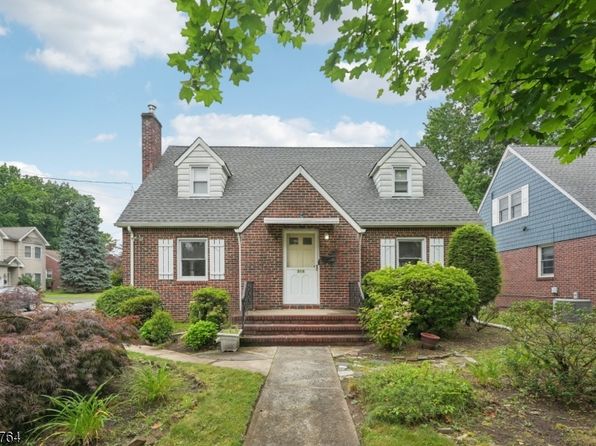 215 E Main St