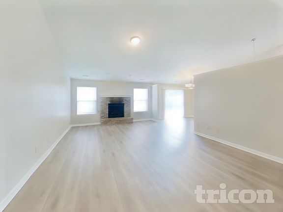 3rd image of 903 Moonlight Ct