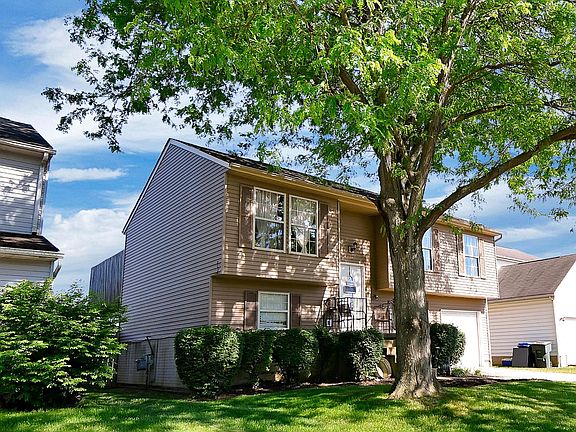 3rd image of 1588 Autumn Village Dr