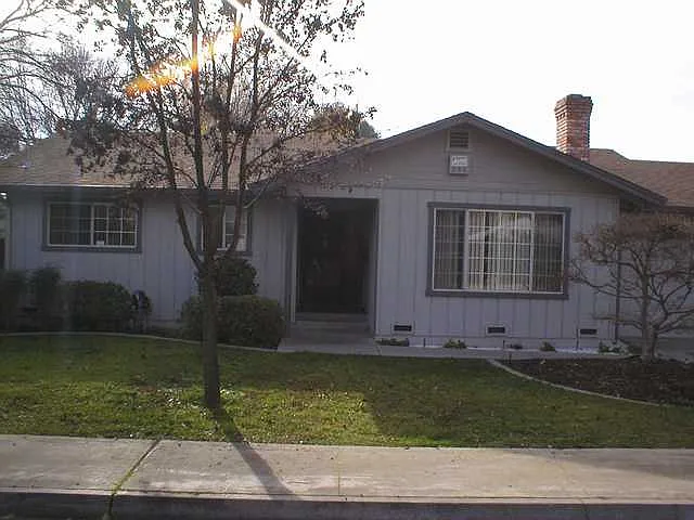 1002 E Fairmont Ave photo 1