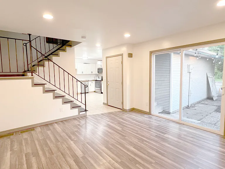 7694 Dunmore Rd — Photo 12