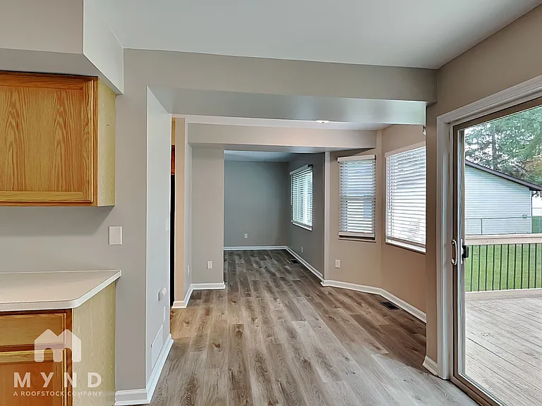 83 Woodrow Ave — Photo 6