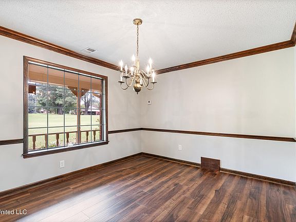 5th image of 8390 Maplewood Ln