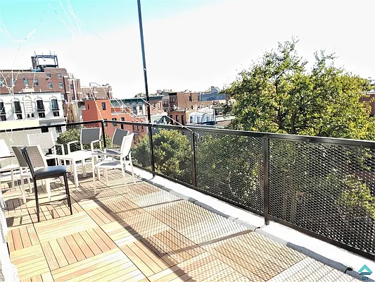 Rented by EXR | media 40