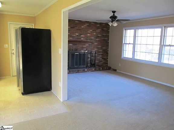 5th image of 412 Portsmouth Dr