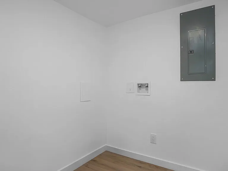 259 E Main St N #2 — Photo 9