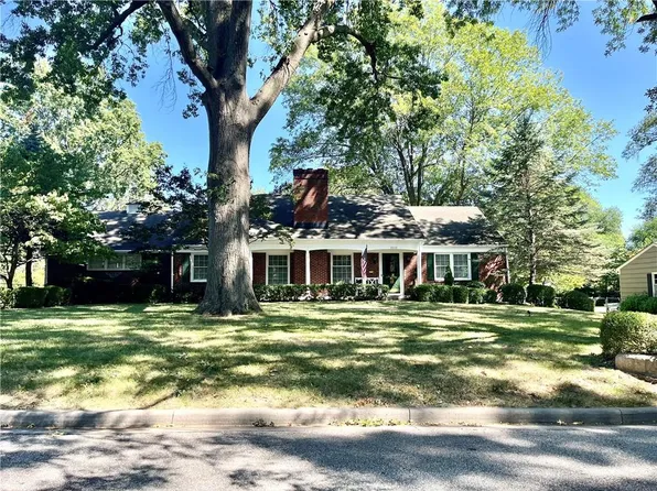 8009 Ensley Ln, Leawood, KS 66206