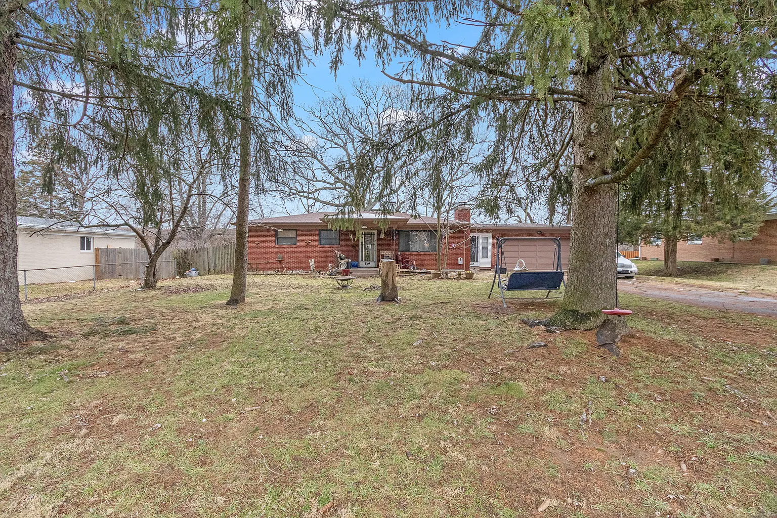 4215 Rainbow View Dr photo 1