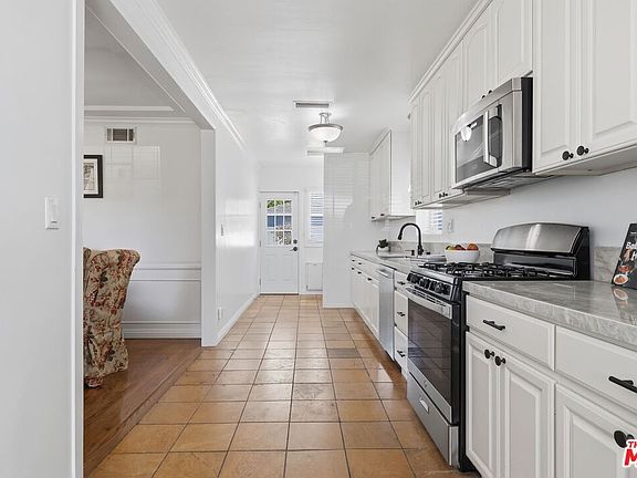 5th image of 8344 Kenyon Ave