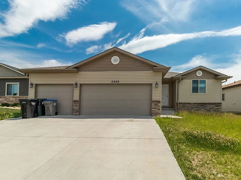 2849 W Rose St — Photo 23
