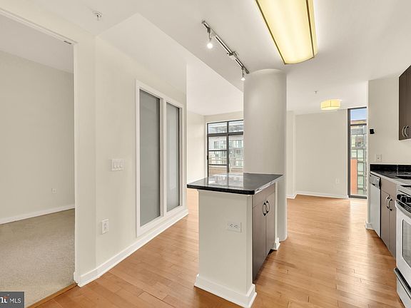 3rd image of 475 K St NW Unit 1123