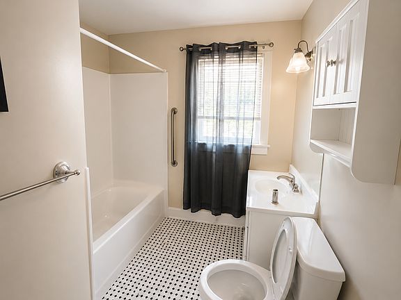 5th image of 914 N Sycamore St #14