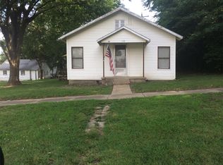 110 E 9th St, Eudora, KS 66025