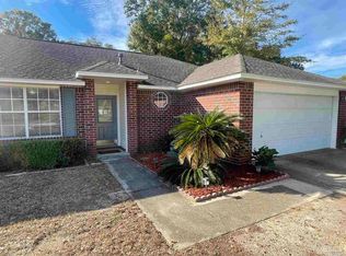 6831 Community Dr, Pensacola, FL 32526