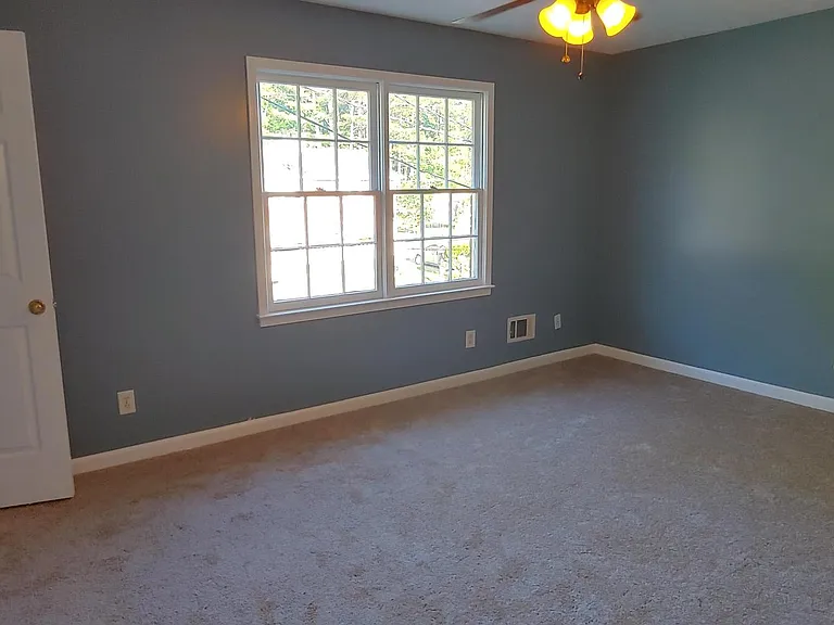 1008 Jeanette Ln — Photo 4