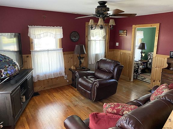 5th image of 1094 Burgoyne Ave