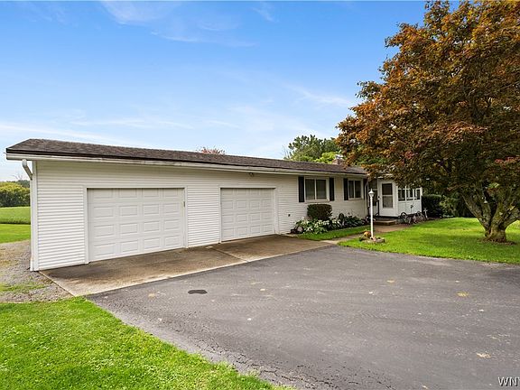 2nd image of 126 Grandview Ter