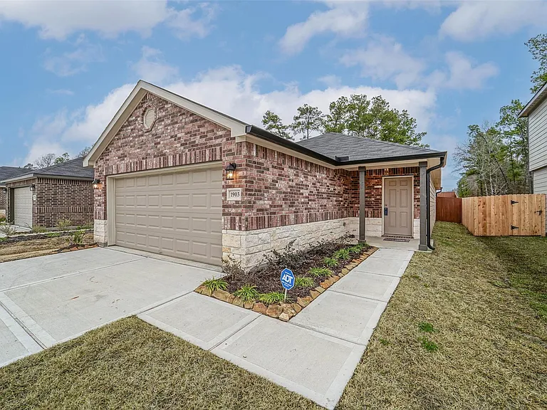 1903 Brushy Cedar Dr — Photo 3