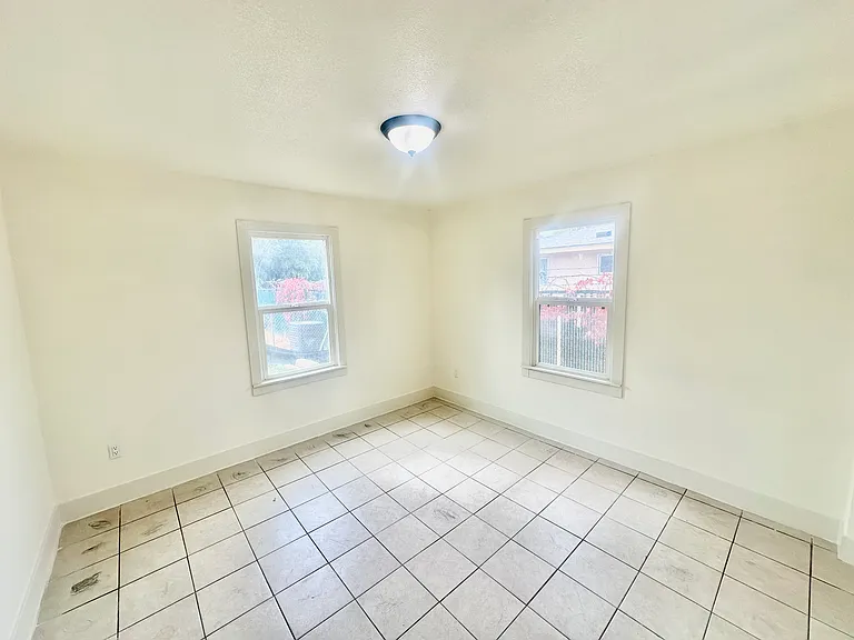 426 Vineyard Ave — Photo 13