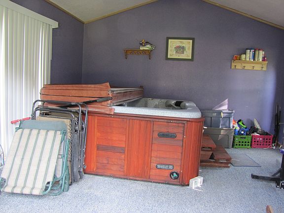 Sunroom with Hot Tub