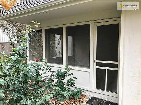 4th image of 8305 W 98th Ter
