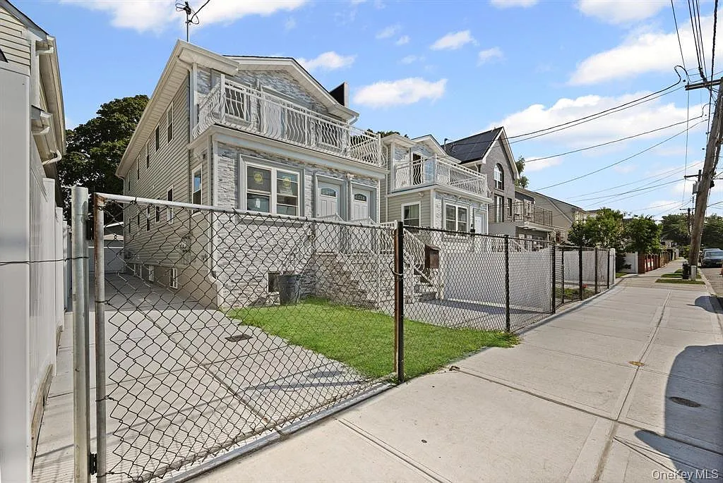 3 bed, 1.0 bath, 1000 sqft, $3,500 — Photo 2