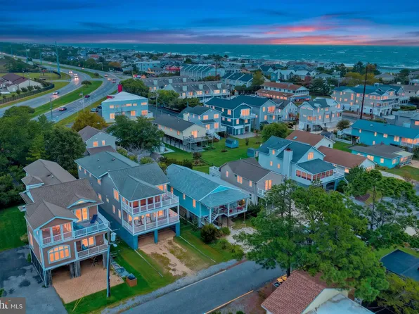 215 4th St, Bethany Beach, DE 19930