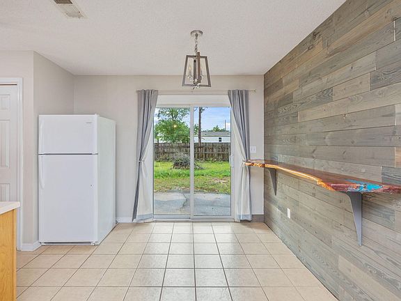 4th image of 259 Cypress Ave