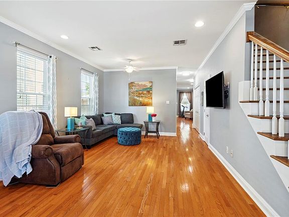 3rd image of 6047 Colbert St