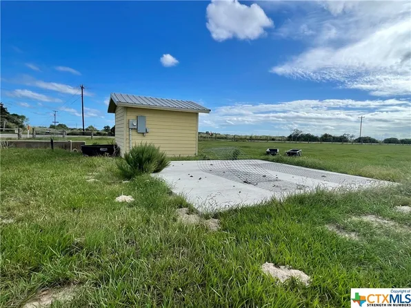1 Mack Hale Rd, Seadrift, TX 77983