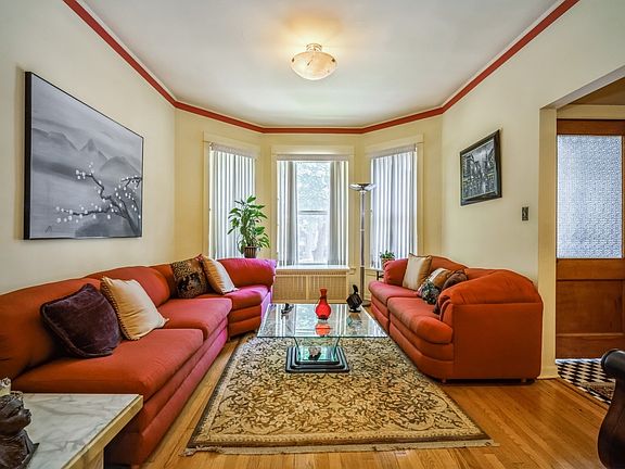 3rd image of 1247 W Winnemac Ave