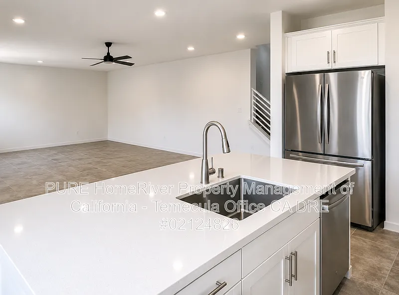 5 bed, 3.0 bath, 2900 sqft, $4,495 — Photo 3
