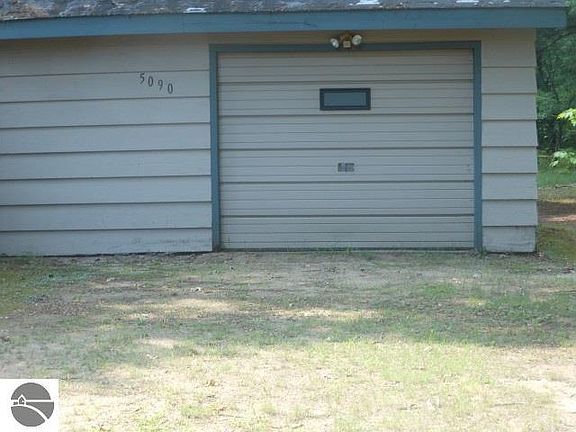 2nd image of 5090 Dorothy Dr