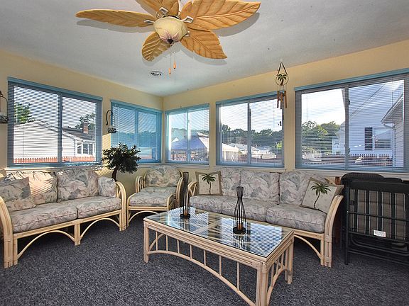 5th image of 8 Meriline Ave